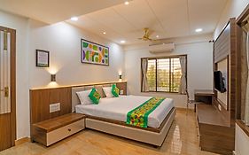 Treebo Petals Suites & Banquet - New Town
